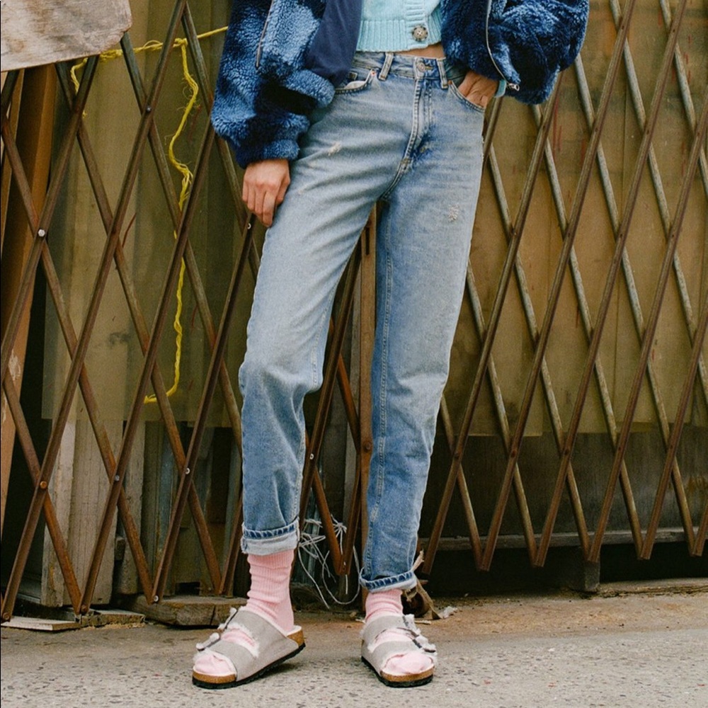 Like-new BDG High Rise Mom Jeans